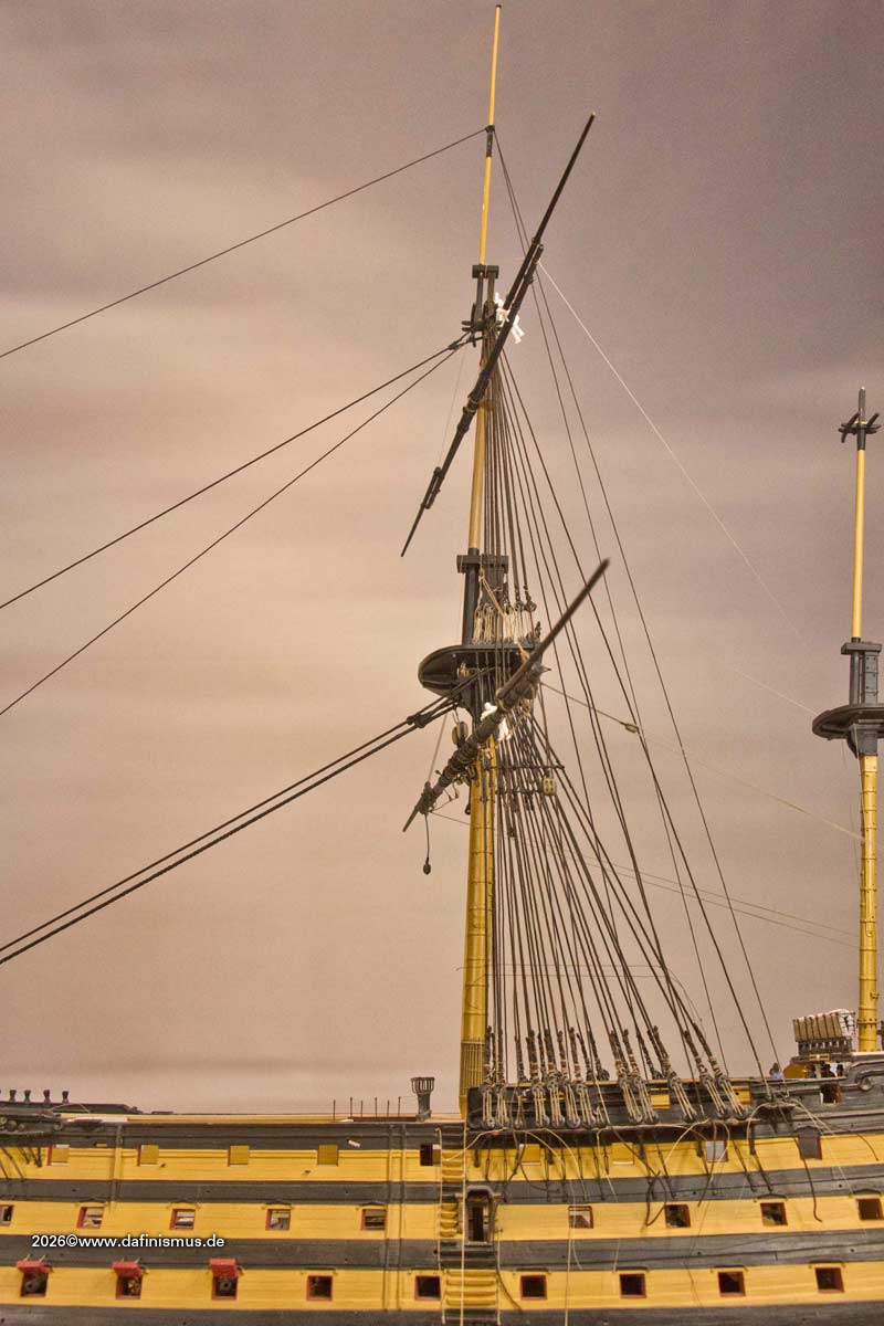 Victory_Main-Mast_260710_6833.jpg