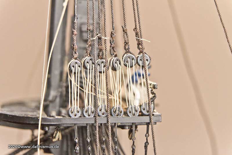Victory_topmast_stays_260614_6751.jpg