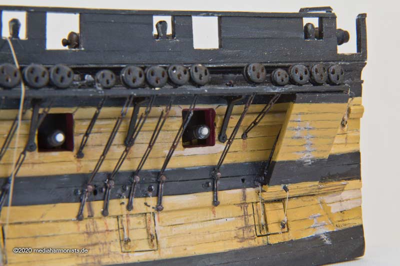 Vaisseau HMS Victory Exploration de quoi qu´on peut faire :-) ... 1/100ème Réf 80897  Victory-4er-1805-Detail-201228_5857